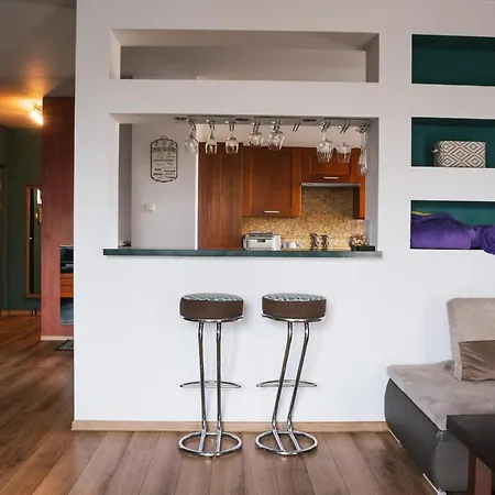 Rainbow Z Prywatnym Parkingiem アパート *