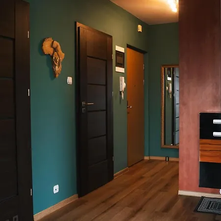 Rainbow Z Prywatnym Parkingiem アパート