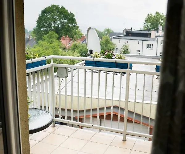 Rainbow Z Prywatnym Parkingiem 비엘스코-비아와