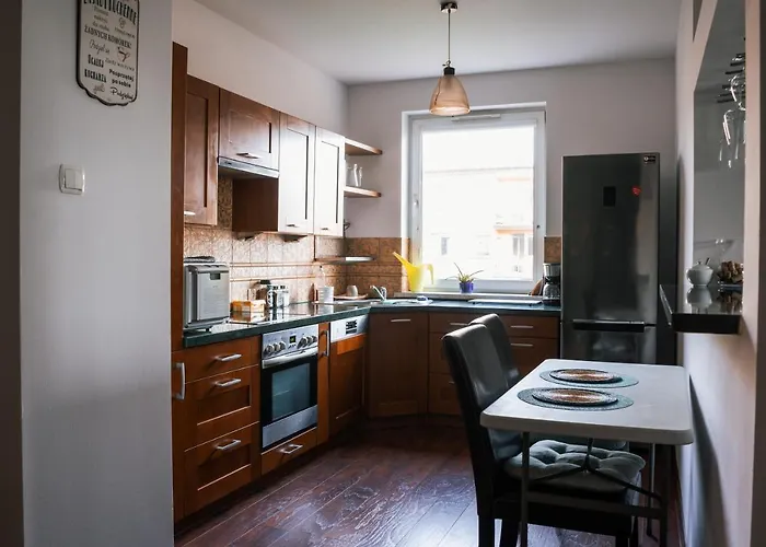 Rainbow Z Prywatnym Parkingiem 아파트